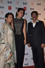 Kareena Kapoor at Bharat N Dorris makeup awards in Mumbai on 29th April 2013 (128).JPG